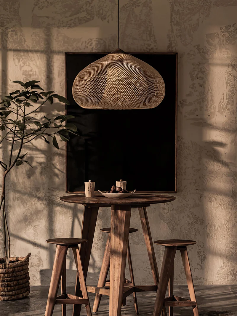 Handgevlochten Rotan Hanglamp – Javaanse Vlechtkunst in 4 Vormen & 3 Maten – Naturel of Zwart Rotan – E26/E27 Fitting – Scandinavisch Woonlicht | Sansoti