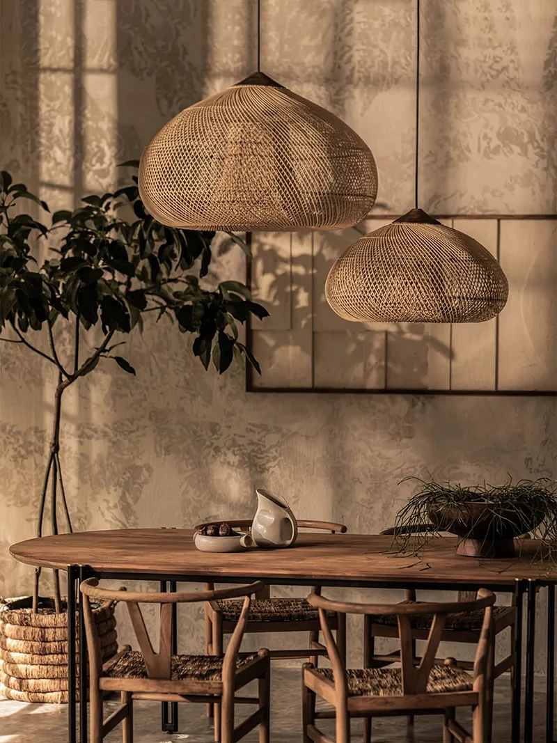 Handgevlochten Rotan Hanglamp – Javaanse Vlechtkunst in 4 Vormen & 3 Maten – Naturel of Zwart Rotan – E26/E27 Fitting – Scandinavisch Woonlicht | Sansoti