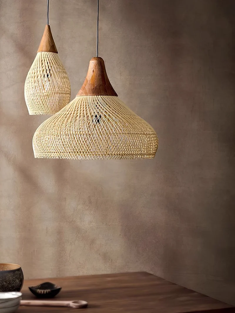 Handgevlochten Rotan Hanglamp – Javaanse Vlechtkunst in 4 Vormen & 3 Maten – Naturel of Zwart Rotan – E26/E27 Fitting – Scandinavisch Woonlicht | Sansoti