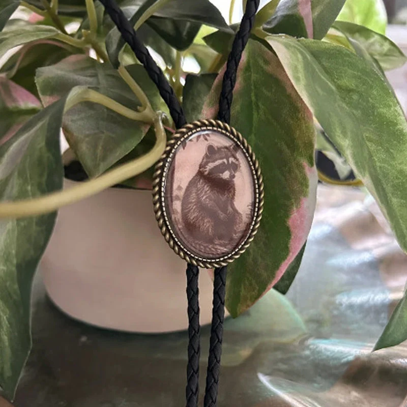 Western Bolo Tie met Kikker en Banjo Motief – Verstelbaar Leren Stropdas voor Authentieke Cowboystijl | Sansoti