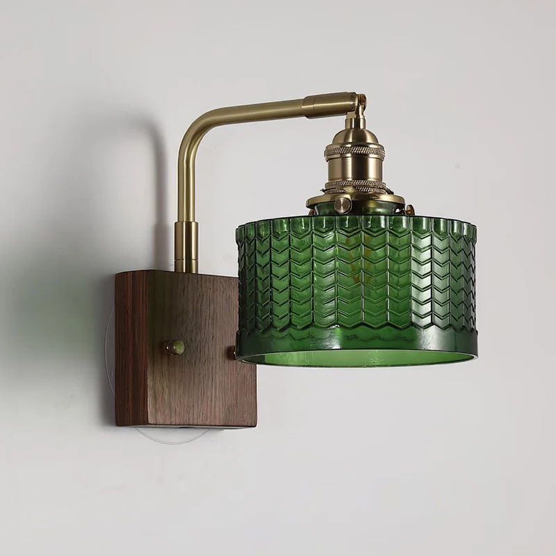 Elegante Wandlamp Groen met Houten Basis & Glazen Kap – Uniek Schubbenmotief voor Sfeervolle Verlichting | Sansoti