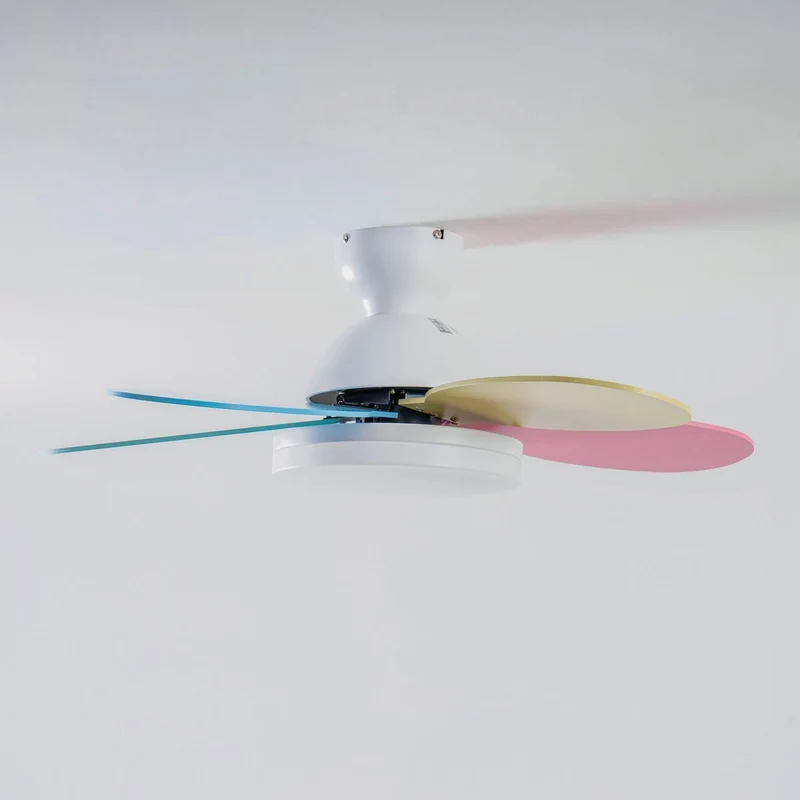 Liora Plafondventilator met Verlichting en Gekleurde Glazen Bladeren voor Kinderkamer – Moderne Ceiling Fan met LED en Afstandsbediening – Verstelbare Snelheid Plafondventilator met Licht in Meerdere Kleurvarianten | Sansoti