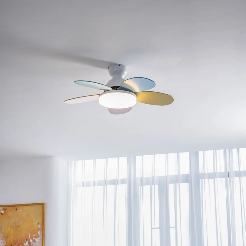 Liora Plafondventilator met Verlichting en Gekleurde Glazen Bladeren voor Kinderkamer – Moderne Ceiling Fan met LED en Afstandsbediening – Verstelbare Snelheid Plafondventilator met Licht in Meerdere Kleurvarianten | Sansoti