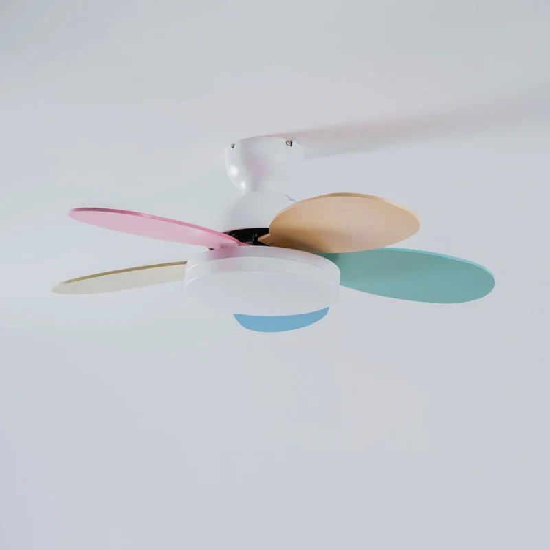 Liora Plafondventilator met Verlichting en Gekleurde Glazen Bladeren voor Kinderkamer – Moderne Ceiling Fan met LED en Afstandsbediening – Verstelbare Snelheid Plafondventilator met Licht in Meerdere Kleurvarianten | Sansoti