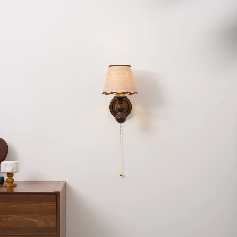 Wandlamp met golvende stoffen kap – Walnoot en beige vintage wandverlichting voor slaapkamer en gang | Sansoti