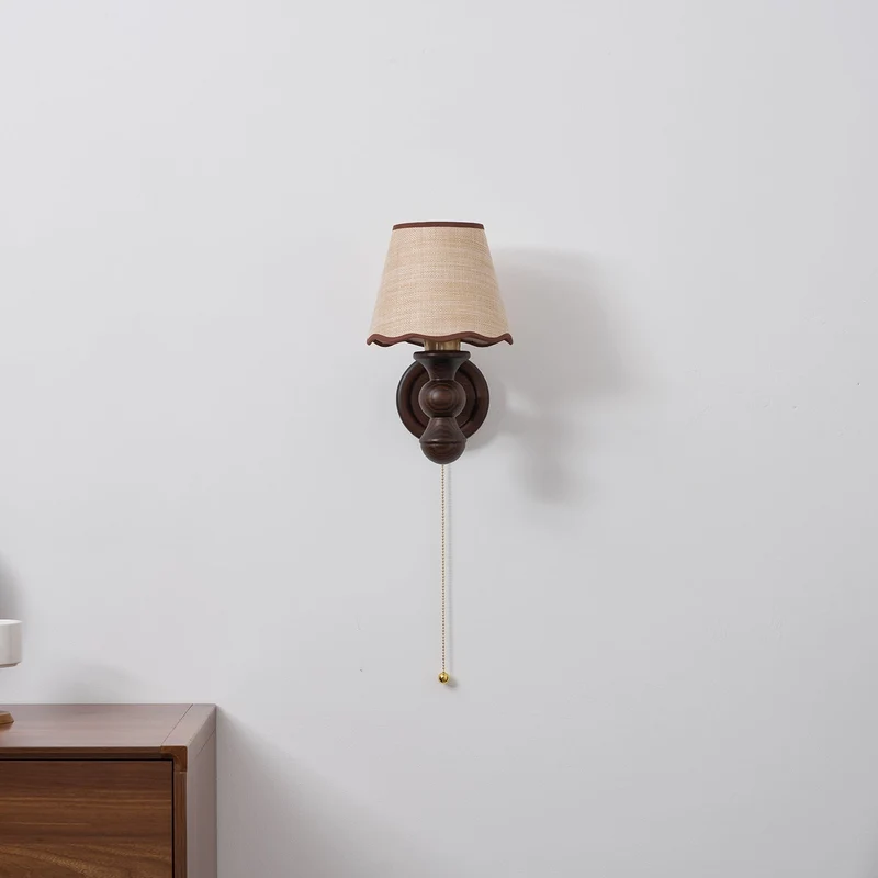 Wandlamp met golvende stoffen kap – Walnoot en beige vintage wandverlichting voor slaapkamer en gang | Sansoti