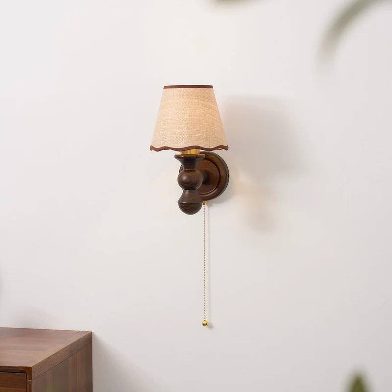 Wandlamp met golvende stoffen kap – Walnoot en beige vintage wandverlichting voor slaapkamer en gang | Sansoti