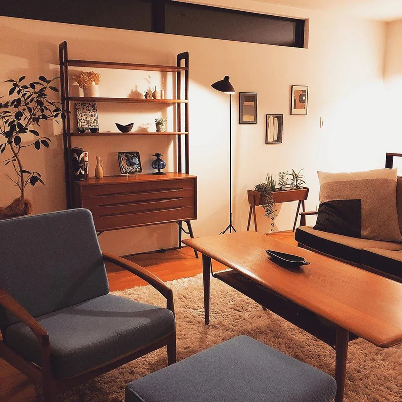 Industriële Vloerlamp Zwart Mat met Messing Accenten — Verstelbare Spot op Tripod Basis — E26/E27 fitting tot 40W — Scandinavisch Design voor Woonkamer & Leeshoek | Sansoti