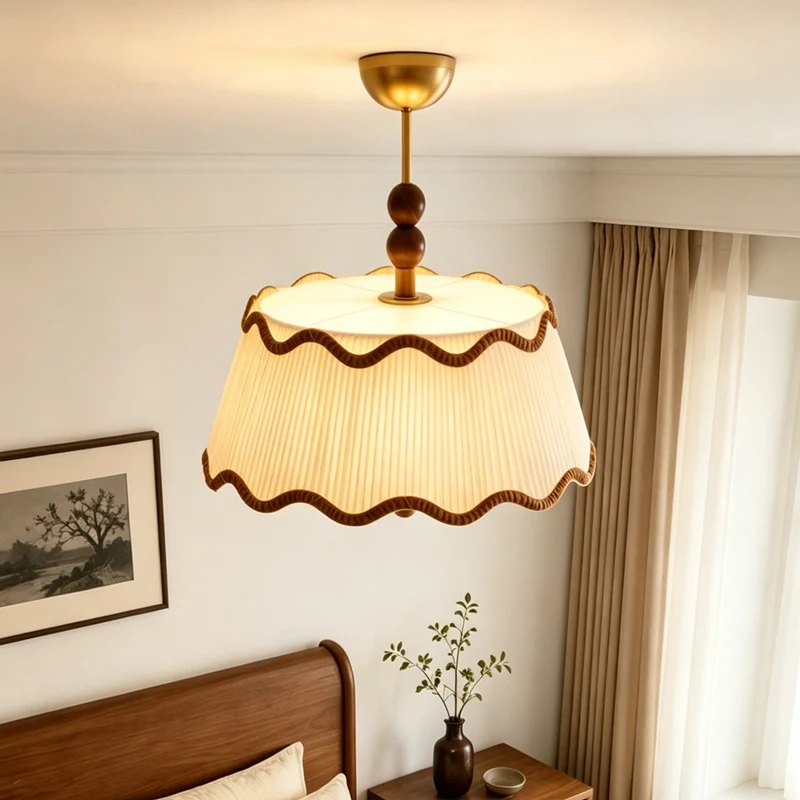 Plafondlamp met Geplooide Kap en Houten Kralen – Vintage Cottage Stijl voor Warm Sfeervol Licht | Sansoti