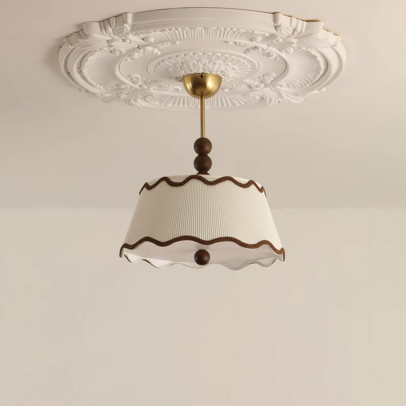 Plafondlamp met Geplooide Kap en Houten Kralen – Vintage Cottage Stijl voor Warm Sfeervol Licht | Sansoti