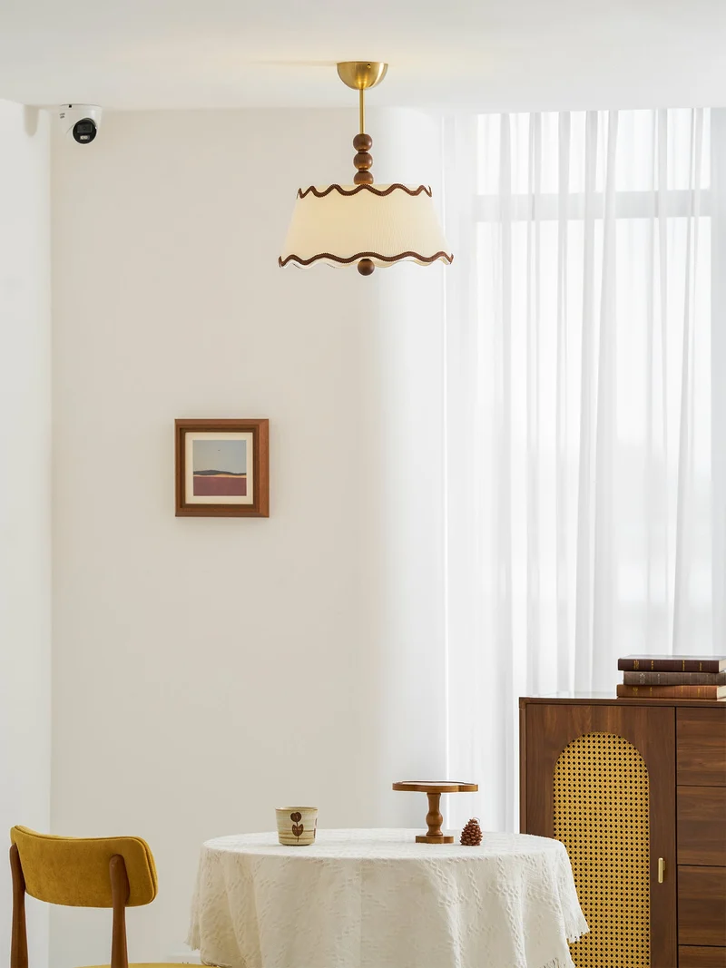 Plafondlamp met Geplooide Kap en Houten Kralen – Vintage Cottage Stijl voor Warm Sfeervol Licht | Sansoti