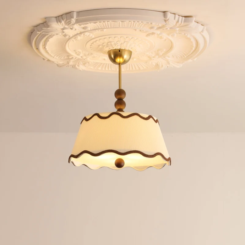 Plafondlamp met Geplooide Kap en Houten Kralen – Vintage Cottage Stijl voor Warm Sfeervol Licht | Sansoti