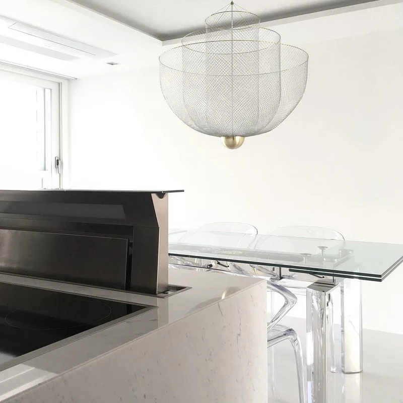 Geometrische Metalen Kroonluchter met Geïntegreerde LED en Messing Accenten – Drie Gelaagde Designlamp | Sansoti