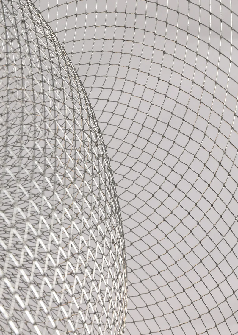 Geometrische Metalen Kroonluchter met Geïntegreerde LED en Messing Accenten – Drie Gelaagde Designlamp | Sansoti