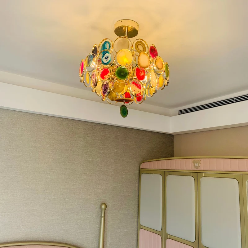 Agaat Kroonluchter – Natuursteen Hanglamp met Goudkleurige Montage – Echt Braziliaans Agaat Verlicht | Sansoti