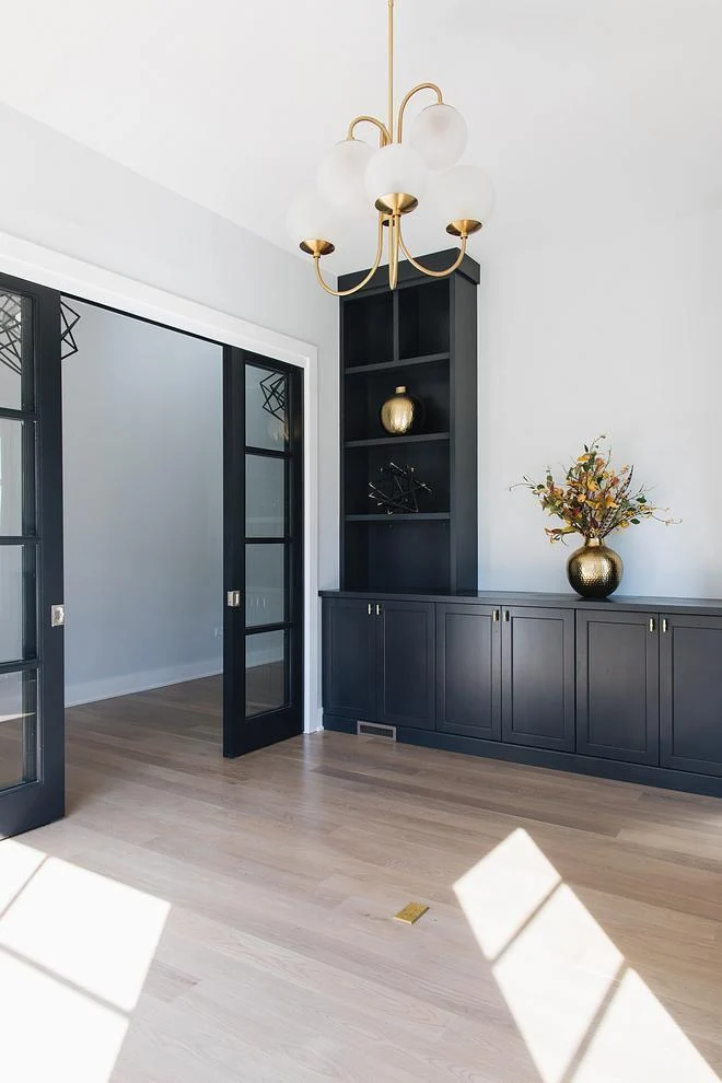 Zwanenhals Kroonluchter Ø76 cm – 8-Lichts Hanglamp met Glazen Bollen Goud/Zwart | Sansoti