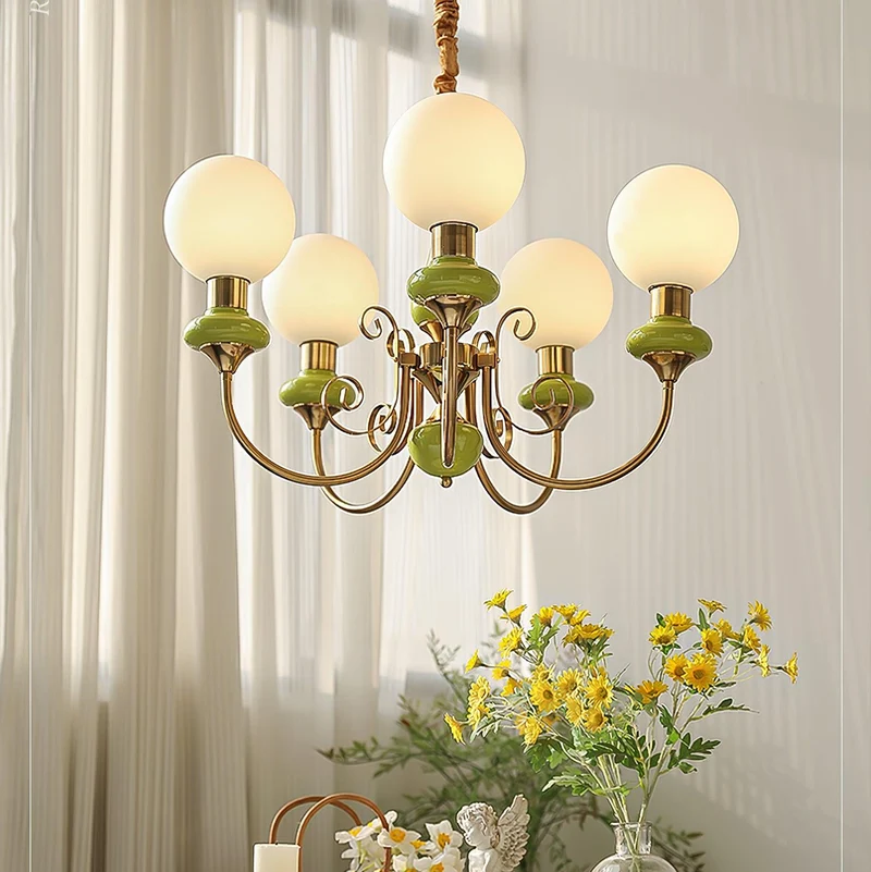 Kroonluchter met Groene Glazen Kappen en Gouden of Zwarte Afwerking – Luxe Hanglamp in 3, 5 of 8 Lichtpunten | Sansoti