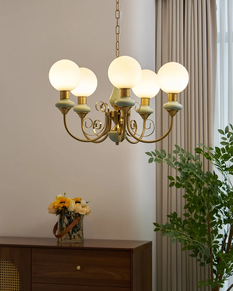 Kroonluchter met Groene Glazen Kappen en Gouden of Zwarte Afwerking – Luxe Hanglamp in 3, 5 of 8 Lichtpunten | Sansoti