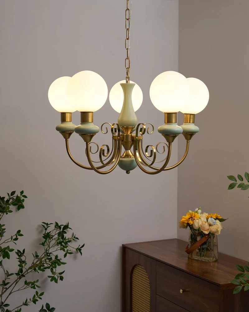 Kroonluchter met Groene Glazen Kappen en Gouden of Zwarte Afwerking – Luxe Hanglamp in 3, 5 of 8 Lichtpunten | Sansoti