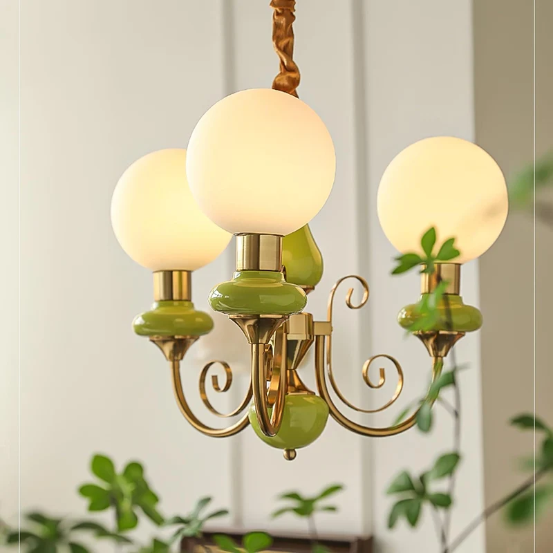 Kroonluchter met Groene Glazen Kappen en Gouden of Zwarte Afwerking – Luxe Hanglamp in 3, 5 of 8 Lichtpunten | Sansoti