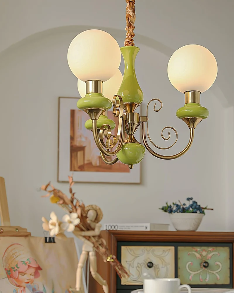 Kroonluchter met Groene Glazen Kappen en Gouden of Zwarte Afwerking – Luxe Hanglamp in 3, 5 of 8 Lichtpunten | Sansoti