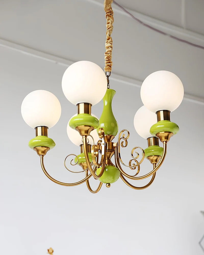 Kroonluchter met Groene Glazen Kappen en Gouden of Zwarte Afwerking – Luxe Hanglamp in 3, 5 of 8 Lichtpunten | Sansoti
