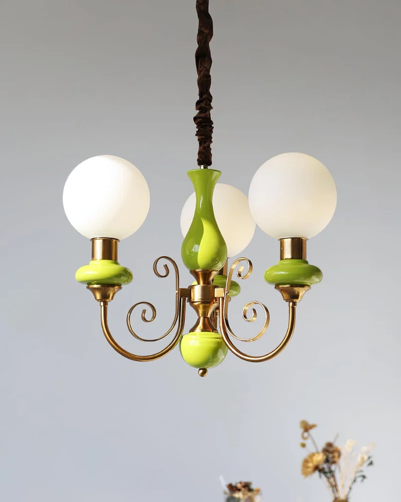 Kroonluchter met Groene Glazen Kappen en Gouden of Zwarte Afwerking – Luxe Hanglamp in 3, 5 of 8 Lichtpunten | Sansoti