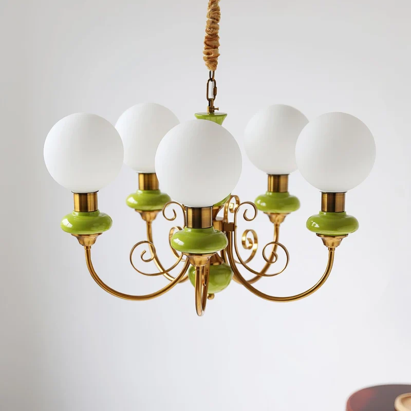 Kroonluchter met Groene Glazen Kappen en Gouden of Zwarte Afwerking – Luxe Hanglamp in 3, 5 of 8 Lichtpunten | Sansoti