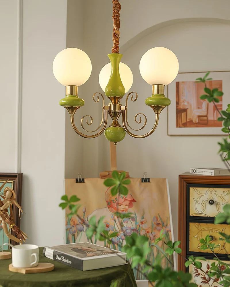 Kroonluchter met Groene Glazen Kappen en Gouden of Zwarte Afwerking – Luxe Hanglamp in 3, 5 of 8 Lichtpunten | Sansoti