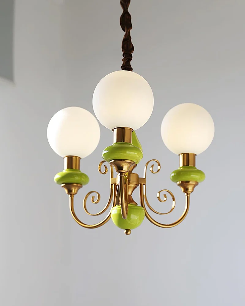 Kroonluchter met Groene Glazen Kappen en Gouden of Zwarte Afwerking – Luxe Hanglamp in 3, 5 of 8 Lichtpunten | Sansoti
