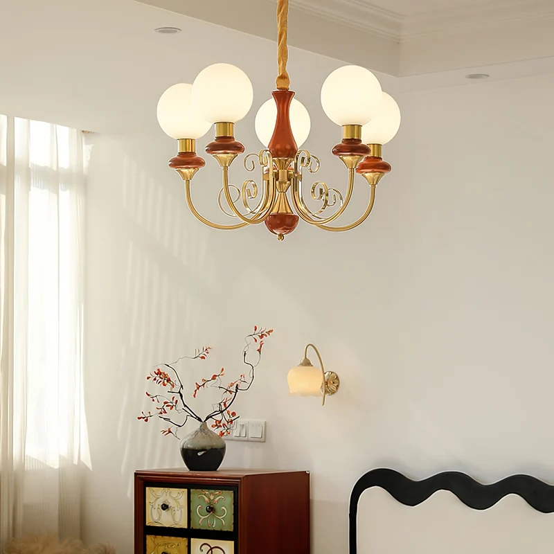 Kroonluchter met Groene Glazen Kappen en Gouden of Zwarte Afwerking – Luxe Hanglamp in 3, 5 of 8 Lichtpunten | Sansoti