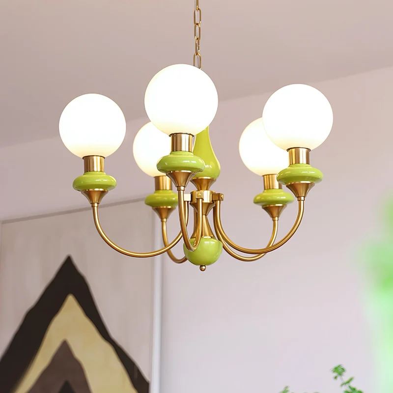 Kroonluchter met Groene Glazen Kappen en Gouden of Zwarte Afwerking – Luxe Hanglamp in 3, 5 of 8 Lichtpunten | Sansoti