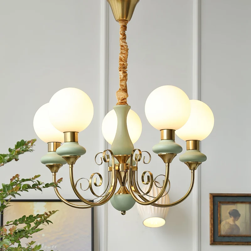 Kroonluchter met Groene Glazen Kappen en Gouden of Zwarte Afwerking – Luxe Hanglamp in 3, 5 of 8 Lichtpunten | Sansoti