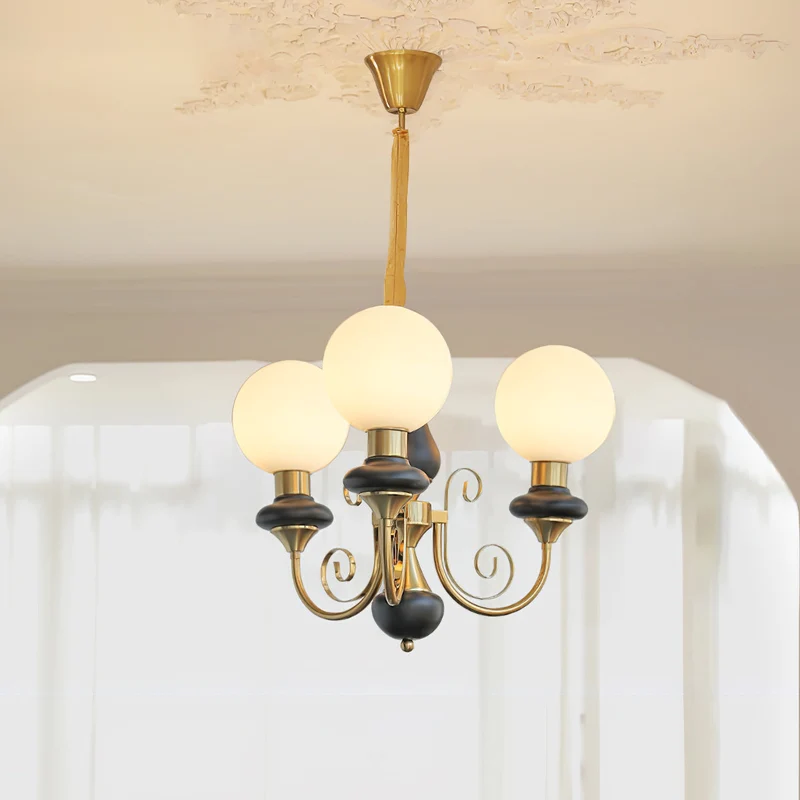 Kroonluchter met Groene Glazen Kappen en Gouden of Zwarte Afwerking – Luxe Hanglamp in 3, 5 of 8 Lichtpunten | Sansoti