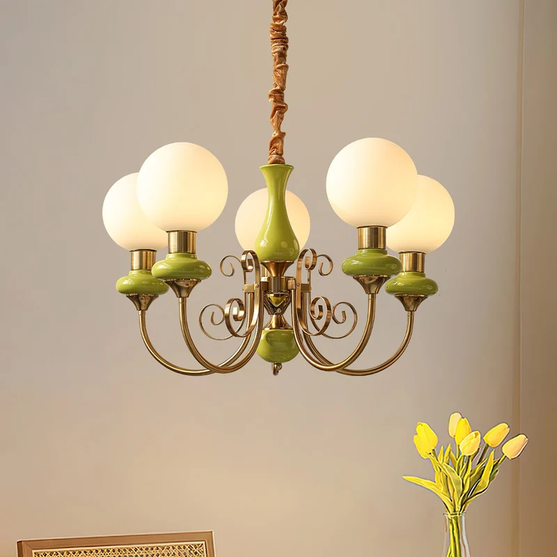 Kroonluchter met Groene Glazen Kappen en Gouden of Zwarte Afwerking – Luxe Hanglamp in 3, 5 of 8 Lichtpunten | Sansoti