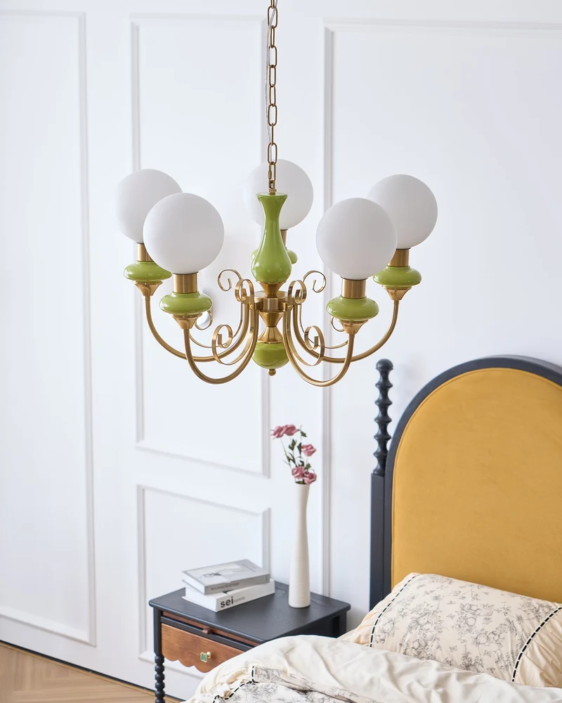 Kroonluchter met Groene Glazen Kappen en Gouden of Zwarte Afwerking – Luxe Hanglamp in 3, 5 of 8 Lichtpunten | Sansoti