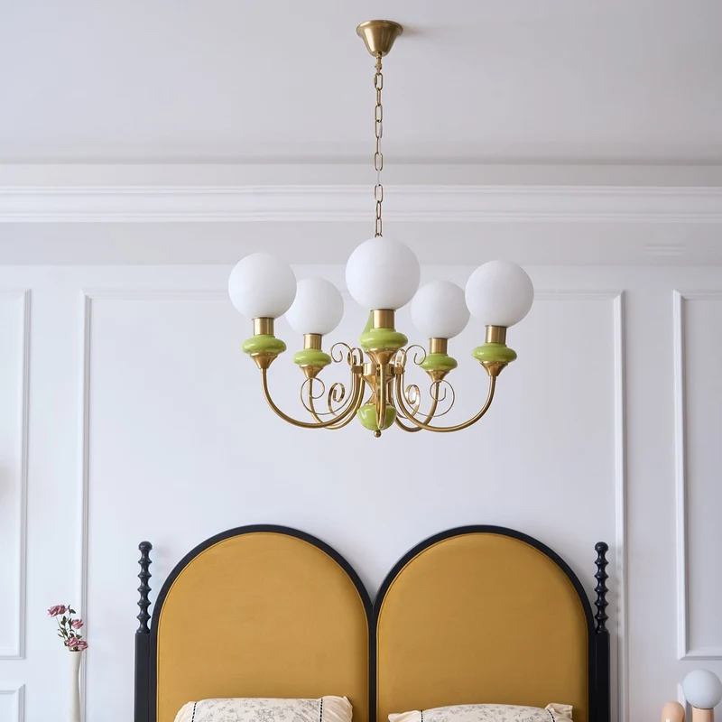 Kroonluchter met Groene Glazen Kappen en Gouden of Zwarte Afwerking – Luxe Hanglamp in 3, 5 of 8 Lichtpunten | Sansoti