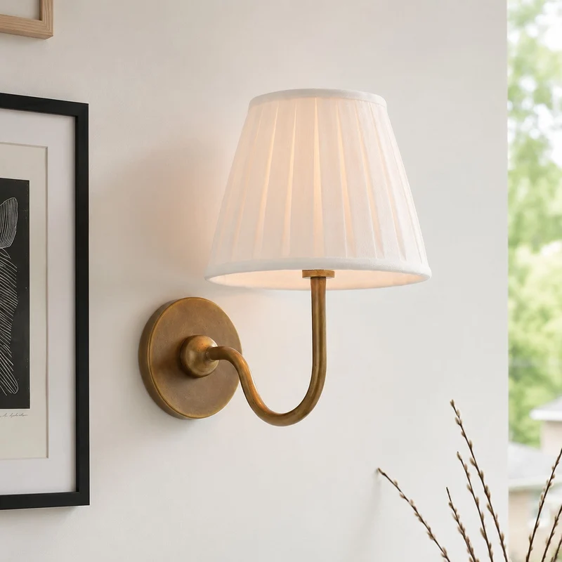 Wandlamp met Geplisseerde Stoffen Kap – Klassieke Verlichting voor Slaapkamer en Woonkamer | Sansoti
