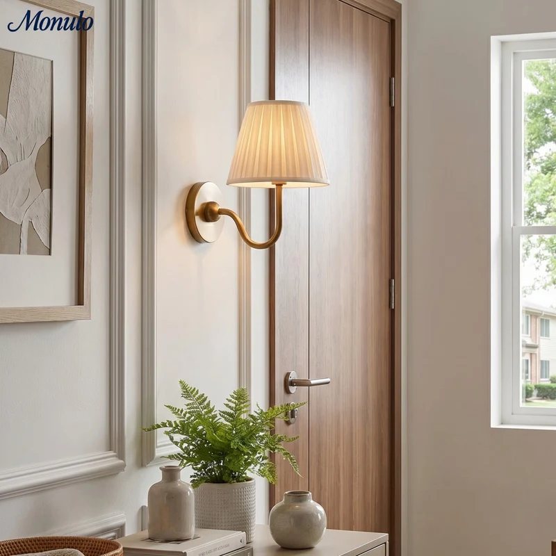 Wandlamp met Geplisseerde Stoffen Kap – Klassieke Verlichting voor Slaapkamer en Woonkamer | Sansoti