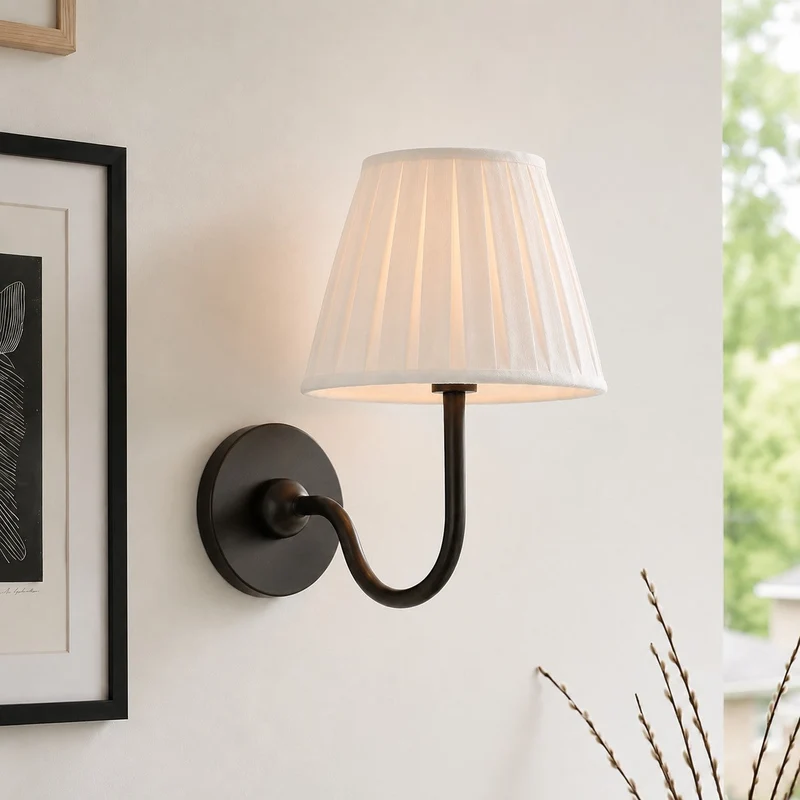 Wandlamp met Geplisseerde Stoffen Kap – Klassieke Verlichting voor Slaapkamer en Woonkamer | Sansoti