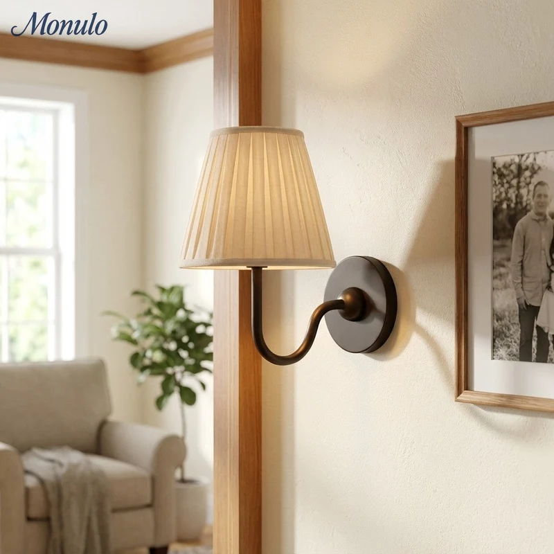 Wandlamp met Geplisseerde Stoffen Kap – Klassieke Verlichting voor Slaapkamer en Woonkamer | Sansoti
