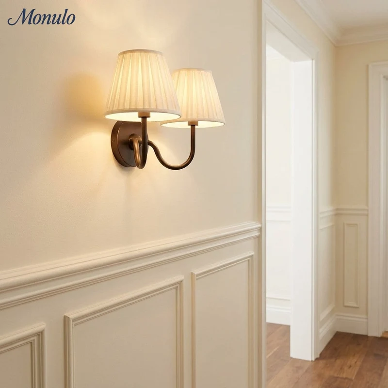 Wandlamp met Geplisseerde Stoffen Kap – Klassieke Verlichting voor Slaapkamer en Woonkamer | Sansoti