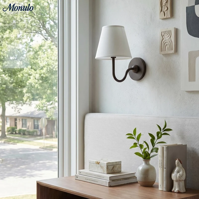 Wandlamp met Geplisseerde Stoffen Kap – Klassieke Verlichting voor Slaapkamer en Woonkamer | Sansoti