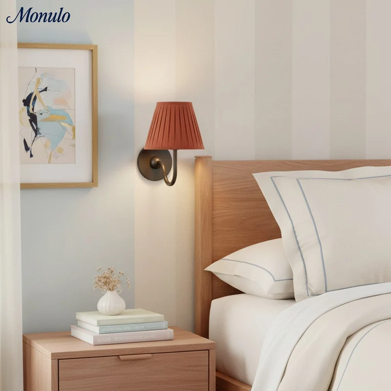 Wandlamp met Geplisseerde Stoffen Kap – Klassieke Verlichting voor Slaapkamer en Woonkamer | Sansoti