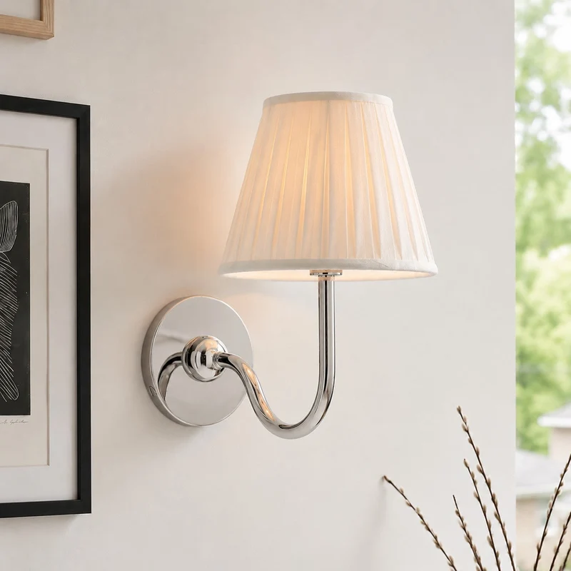 Wandlamp met Geplisseerde Stoffen Kap – Klassieke Verlichting voor Slaapkamer en Woonkamer | Sansoti