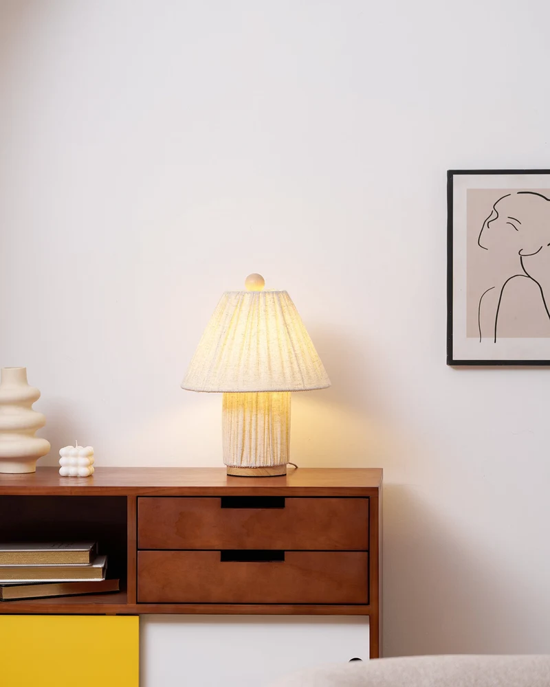 Retro Tafellamp met Geplooide Stoffen Kap – Warm Zacht Licht – Scandinavisch Minimalistisch Design voor Slaapkamer Woonkamer | Sansoti