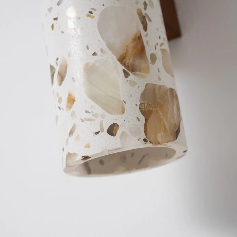 Wandlamp Terrazzo Cilinder – Walnoot Houten Basis – Handgemaakt Natuursteen – Retro Kolom Design – Warm Licht G9 – Woonkamer Slaapkamer Gang | Sansoti