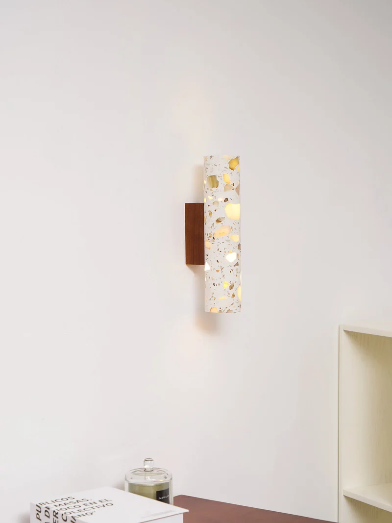 Wandlamp Terrazzo Cilinder – Walnoot Houten Basis – Handgemaakt Natuursteen – Retro Kolom Design – Warm Licht G9 – Woonkamer Slaapkamer Gang | Sansoti
