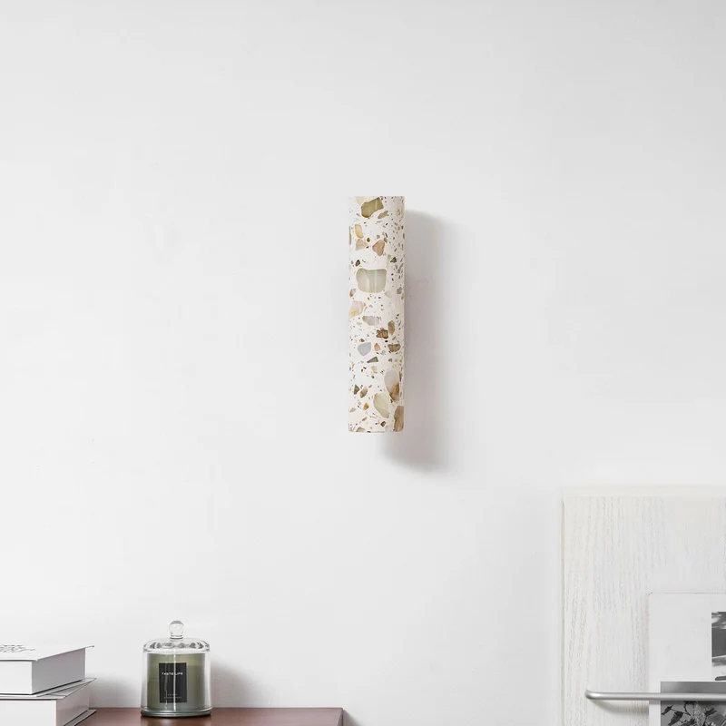 Wandlamp Terrazzo Cilinder – Walnoot Houten Basis – Handgemaakt Natuursteen – Retro Kolom Design – Warm Licht G9 – Woonkamer Slaapkamer Gang | Sansoti
