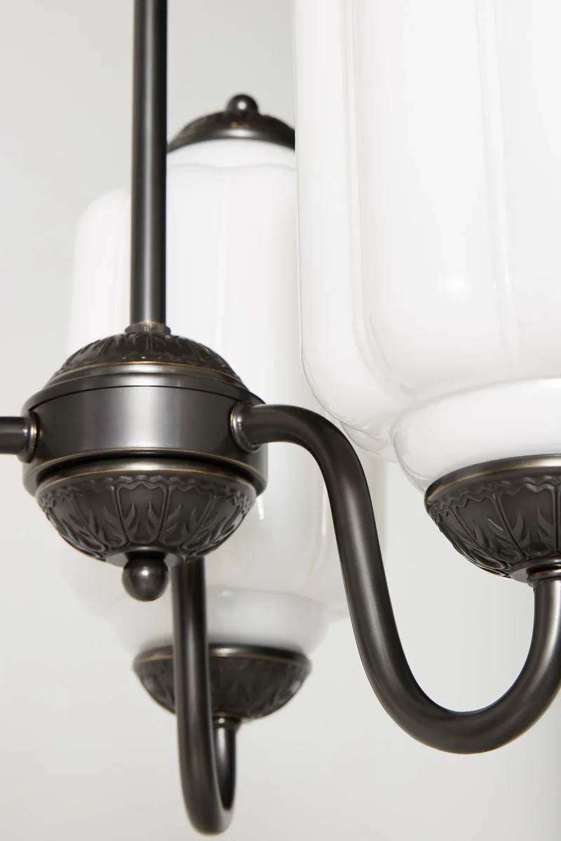 Melkglazen Kroonluchter Vintage Afwerking Tijdloze Elegantie Klassieke Verlichting voor Eetkamer Woonkamer | Sansoti